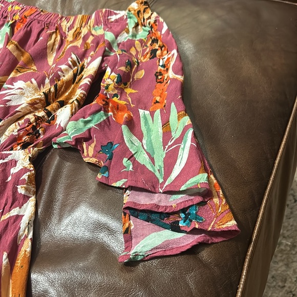 Express Short Floral Off Shoulder Romper, size XS - Picture 2 of 7